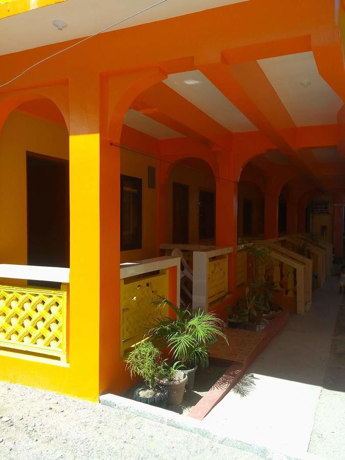 Queen Of Isle Cottages And Restaurant Puerto Galera Buitenkant foto