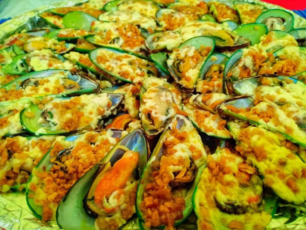 Queen Of Isle Cottages And Restaurant Puerto Galera Buitenkant foto